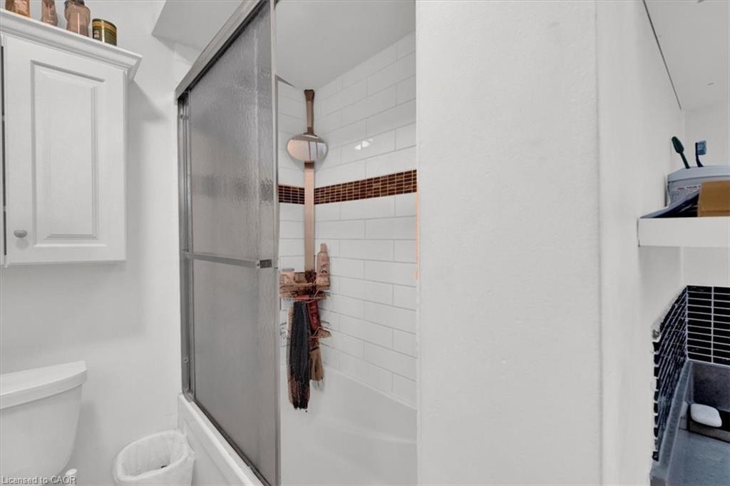 1-1983 Main Street W, Hamilton, ON - Indoor Photo Showing Bathroom