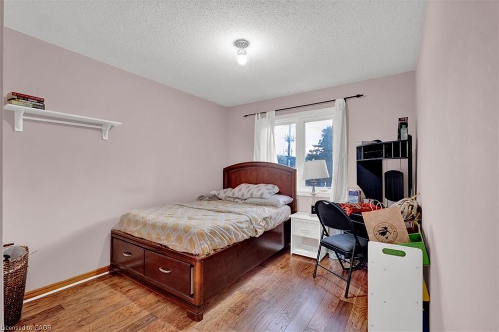 1-1983 Main Street W, Hamilton, ON - Indoor Photo Showing Bedroom