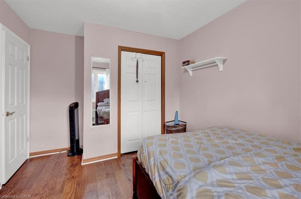 1-1983 Main Street W, Hamilton, ON - Indoor Photo Showing Bedroom