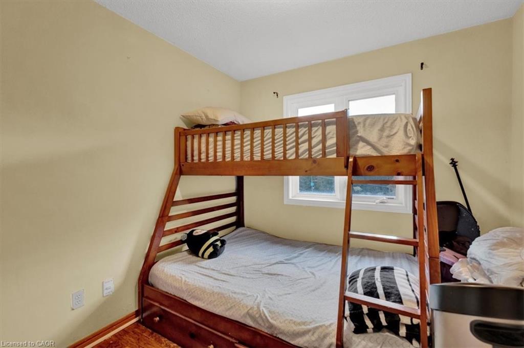 1-1983 Main Street W, Hamilton, ON - Indoor Photo Showing Bedroom