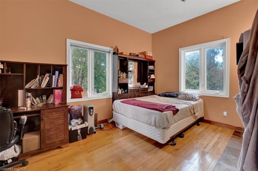 1-1983 Main Street W, Hamilton, ON - Indoor Photo Showing Bedroom