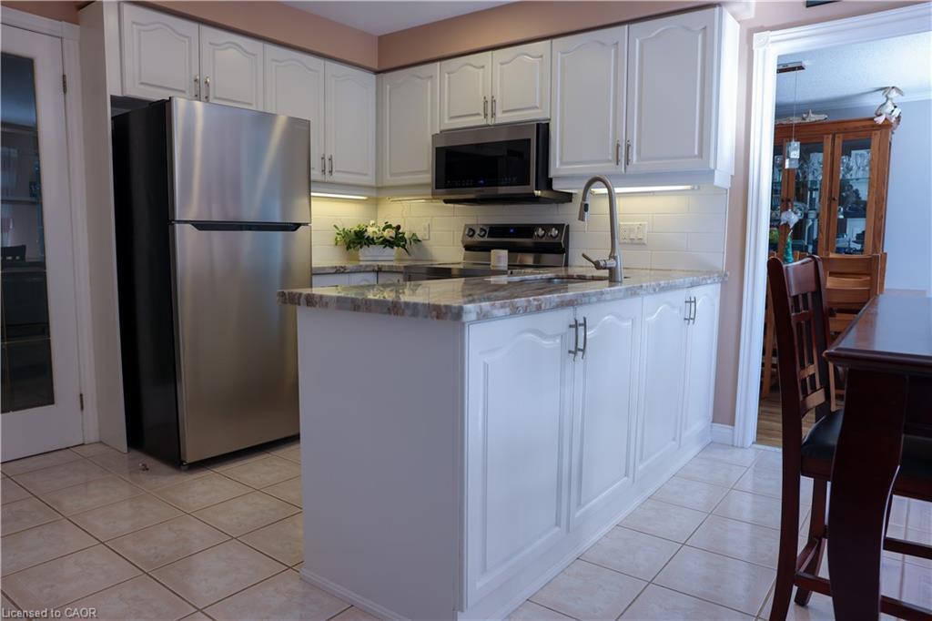 119 Hume Drive, Cambridge, ON - Indoor Photo Showing Kitchen