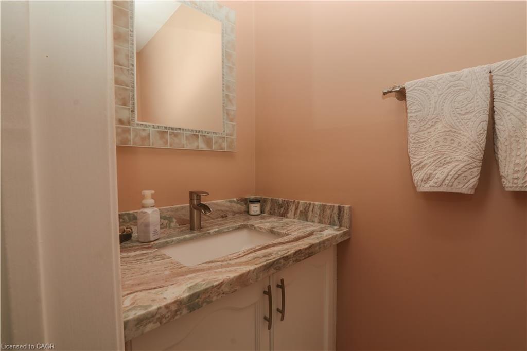119 Hume Drive, Cambridge, ON - Indoor Photo Showing Bathroom