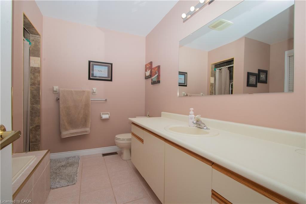 119 Hume Drive, Cambridge, ON - Indoor Photo Showing Bathroom