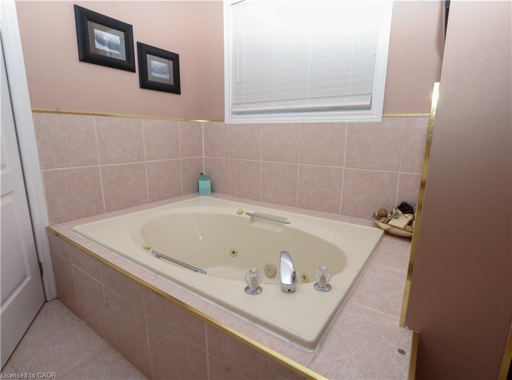 119 Hume Drive, Cambridge, ON - Indoor Photo Showing Bathroom