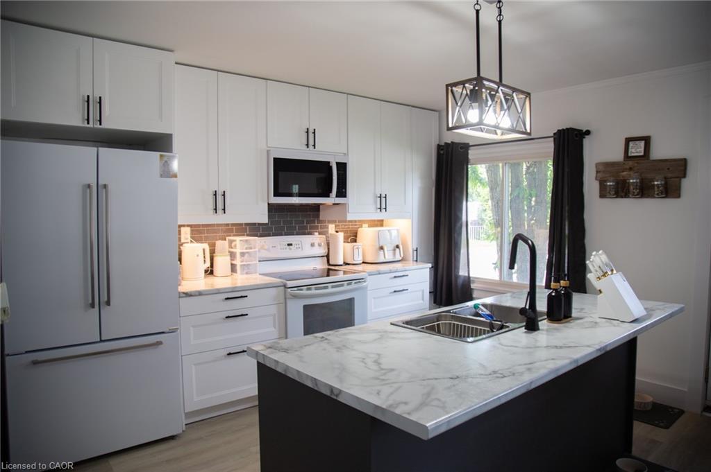948 Mcdowell Road E, Simcoe, ON - Indoor Photo Showing Kitchen