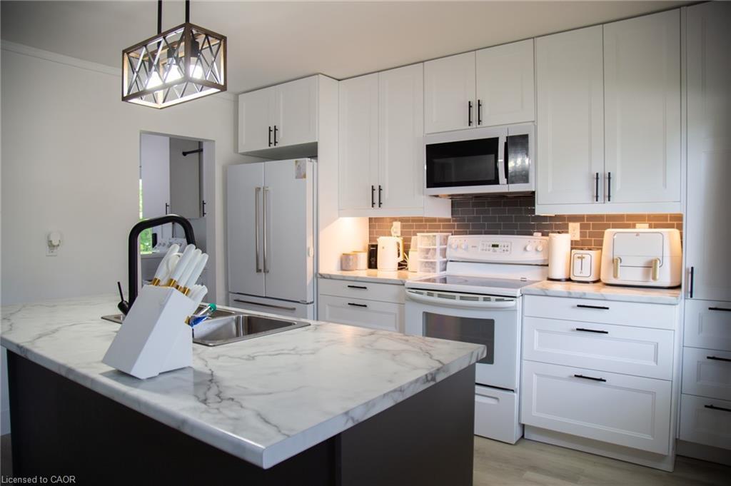 948 Mcdowell Road E, Simcoe, ON - Indoor Photo Showing Kitchen
