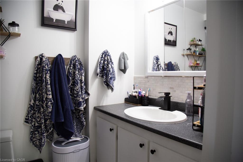 948 Mcdowell Road E, Simcoe, ON - Indoor Photo Showing Bathroom