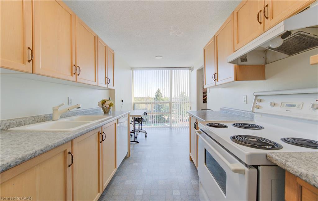 512-55 Blue Springs Drive, Waterloo, ON - Indoor Photo Showing Kitchen