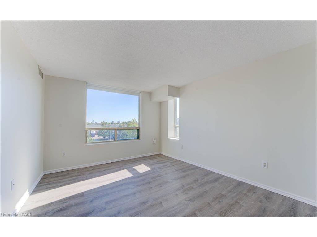 512-55 Blue Springs Drive, Waterloo, ON - Indoor Photo Showing Other Room