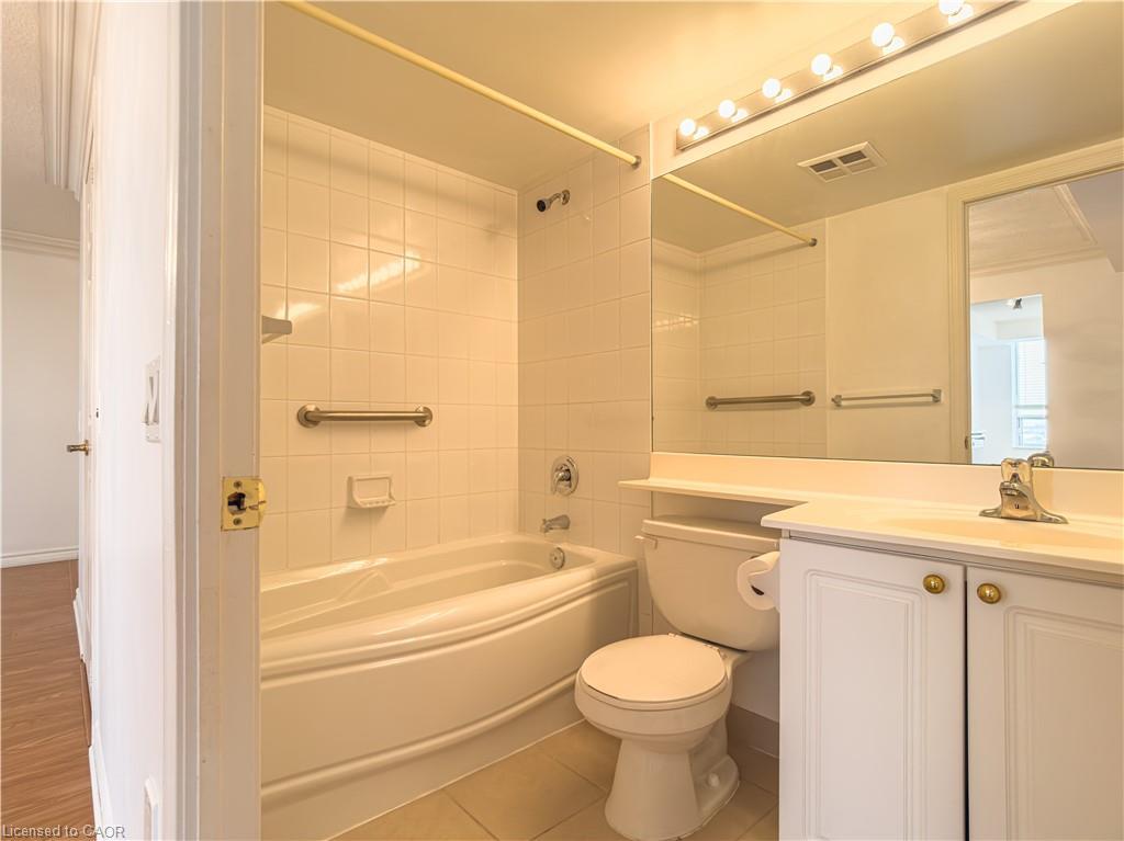 1413-55 Strathaven Road, Mississauga, ON - Indoor Photo Showing Bathroom