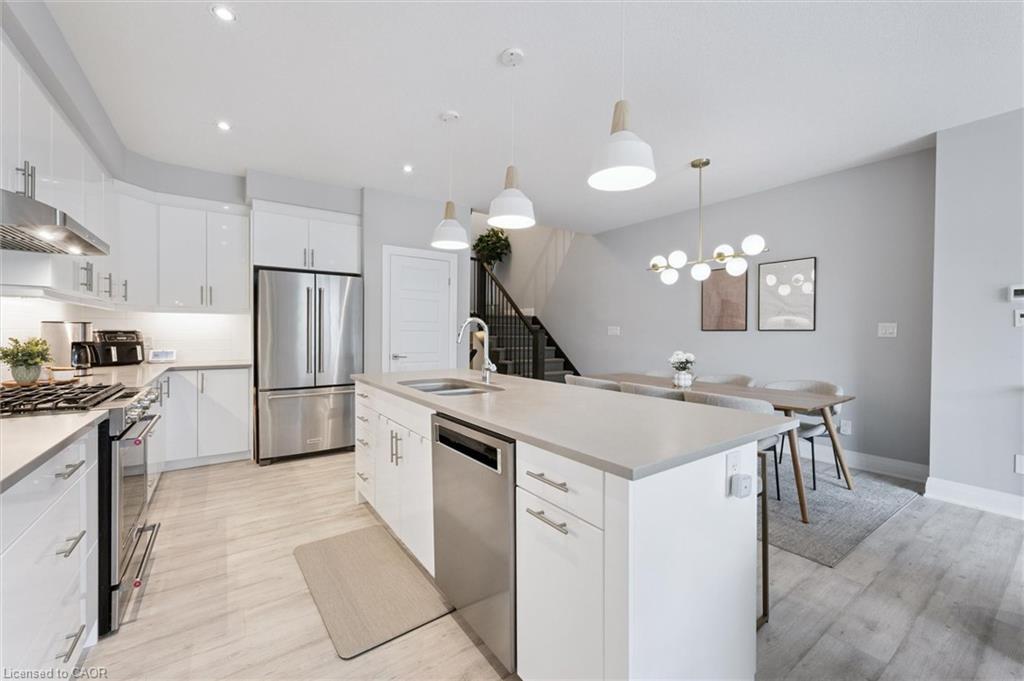 16-271 Grey Silo Road, Waterloo, ON - Indoor Photo Showing Kitchen With Double Sink With Upgraded Kitchen