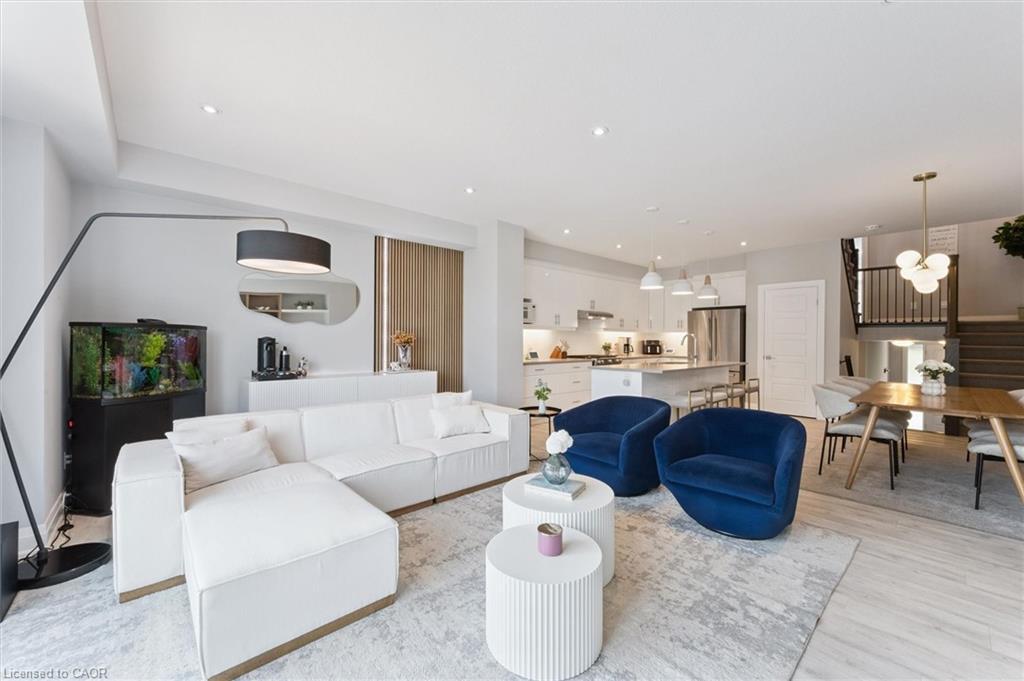 16-271 Grey Silo Road, Waterloo, ON - Indoor Photo Showing Living Room