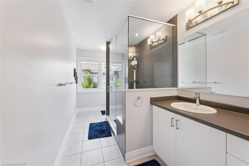 16-271 Grey Silo Road, Waterloo, ON - Indoor Photo Showing Bathroom