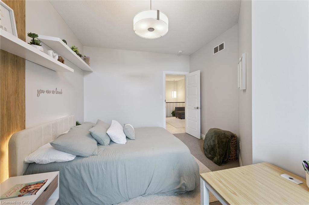 16-271 Grey Silo Road, Waterloo, ON - Indoor Photo Showing Bedroom