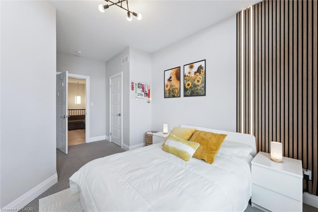 16-271 Grey Silo Road, Waterloo, ON - Indoor Photo Showing Bedroom