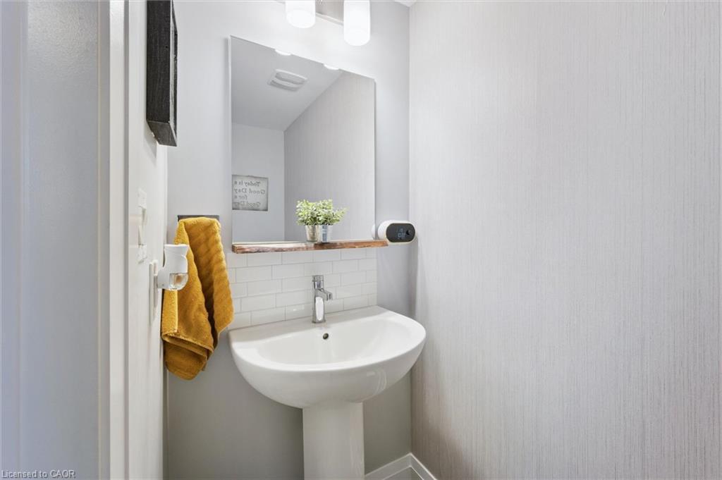 16-271 Grey Silo Road, Waterloo, ON - Indoor Photo Showing Bathroom