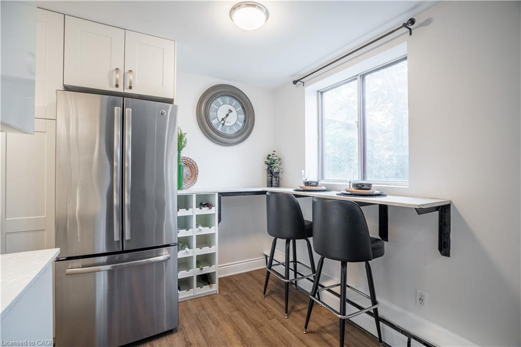 204-141 Catharine Street, Hamilton, ON - Indoor Photo Showing Kitchen