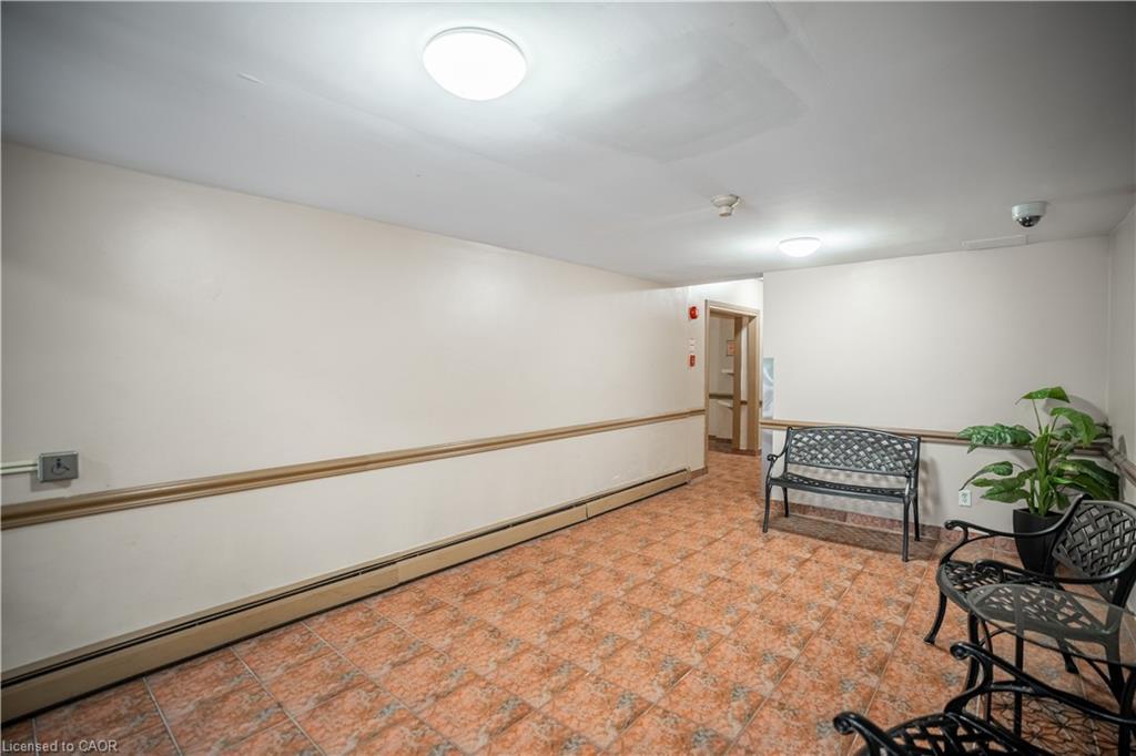 204-141 Catharine Street, Hamilton, ON - Indoor Photo Showing Other Room