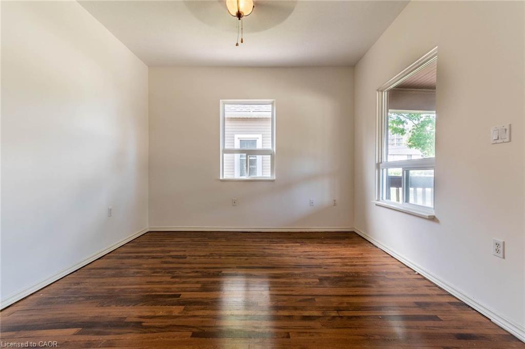 5768 Summer Street, Niagara Falls, ON - Indoor Photo Showing Other Room