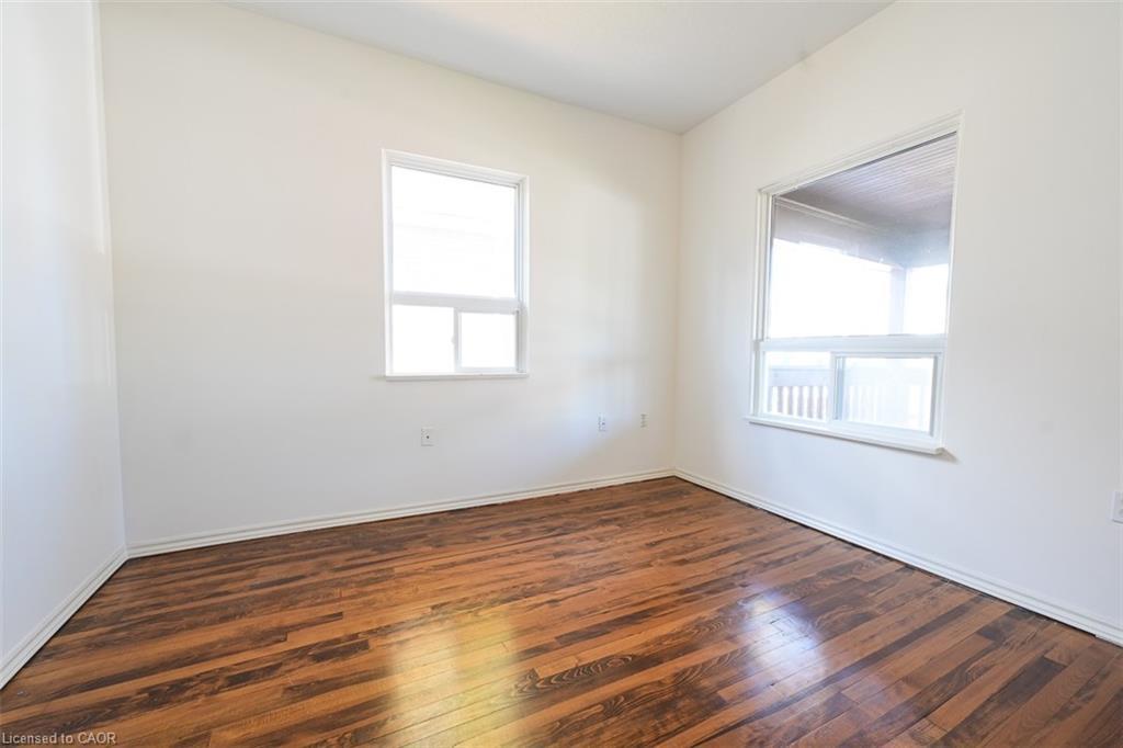 5768 Summer Street, Niagara Falls, ON - Indoor Photo Showing Other Room