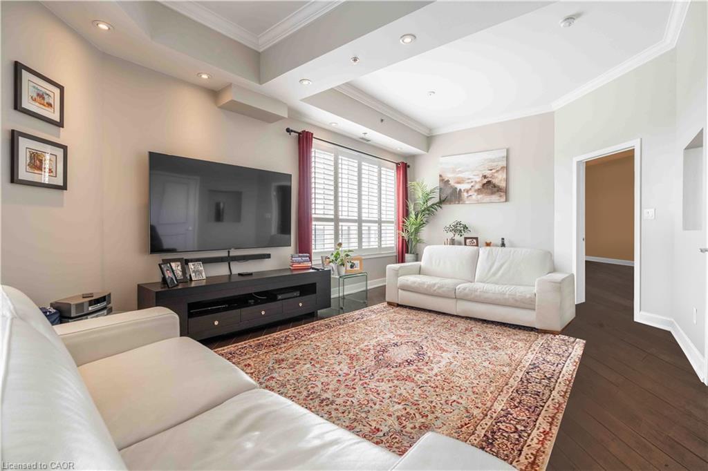 422-5317 Upper Middle Road, Burlington, ON - Indoor Photo Showing Living Room