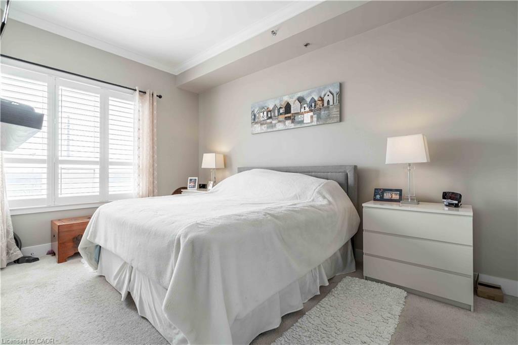 422-5317 Upper Middle Road, Burlington, ON - Indoor Photo Showing Bedroom