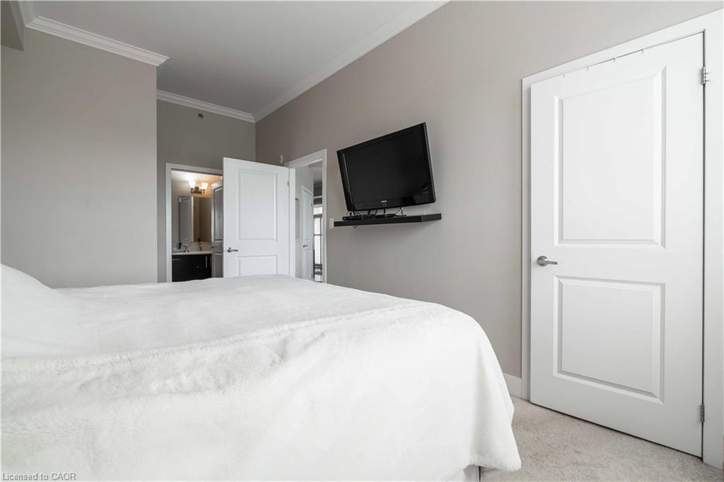 422-5317 Upper Middle Road, Burlington, ON - Indoor Photo Showing Bedroom