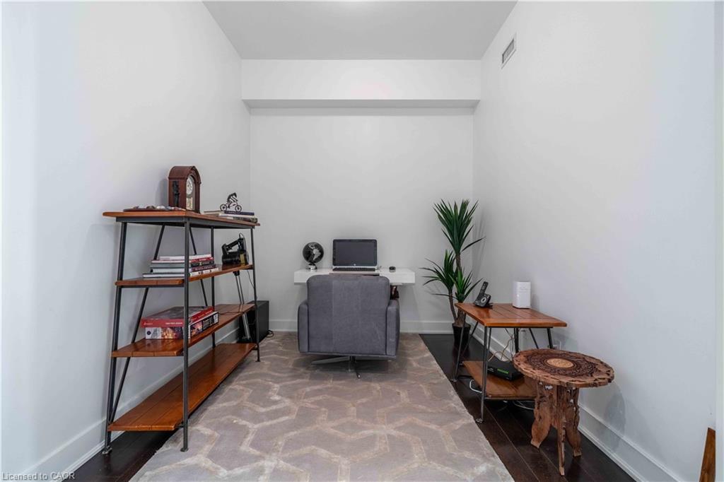 422-5317 Upper Middle Road, Burlington, ON - Indoor