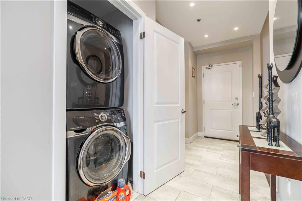 422-5317 Upper Middle Road, Burlington, ON - Indoor Photo Showing Laundry Room