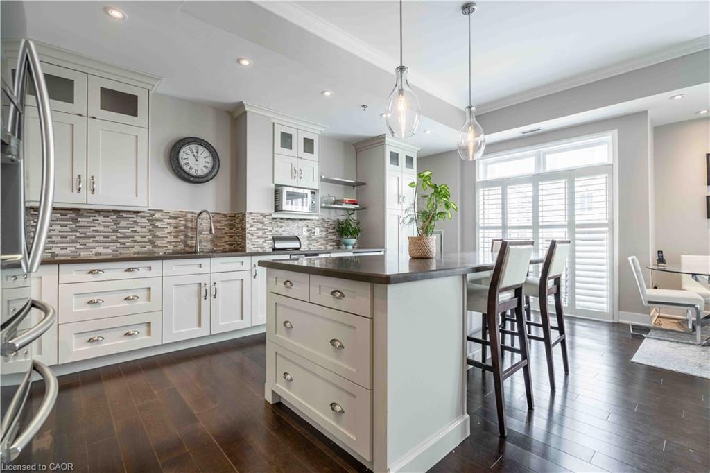 422-5317 Upper Middle Road, Burlington, ON - Indoor Photo Showing Kitchen With Upgraded Kitchen