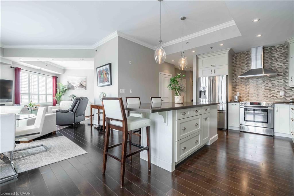 422-5317 Upper Middle Road, Burlington, ON - Indoor Photo Showing Kitchen With Upgraded Kitchen