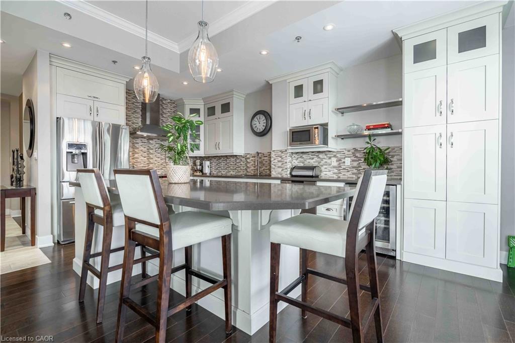 422-5317 Upper Middle Road, Burlington, ON - Indoor Photo Showing Dining Room