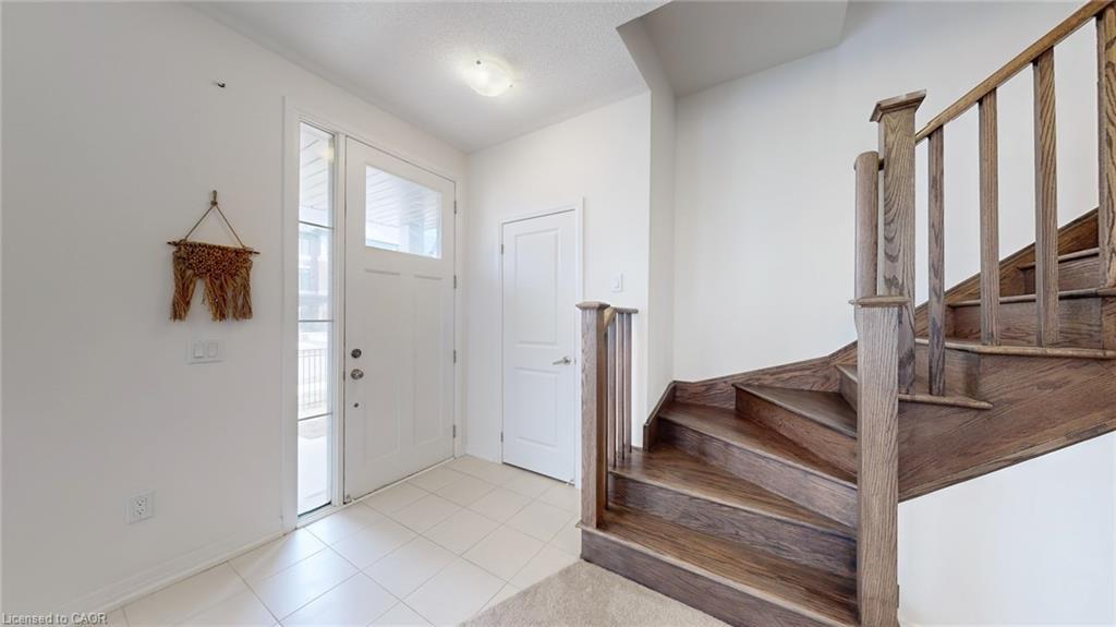 469 Provident Way, Mount Hope, ON - Indoor Photo Showing Other Room