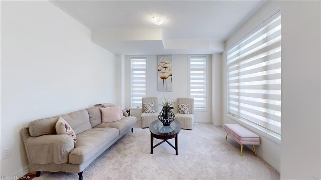 469 Provident Way, Mount Hope, ON - Indoor Photo Showing Living Room