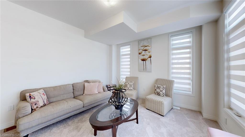 469 Provident Way, Mount Hope, ON - Indoor Photo Showing Living Room