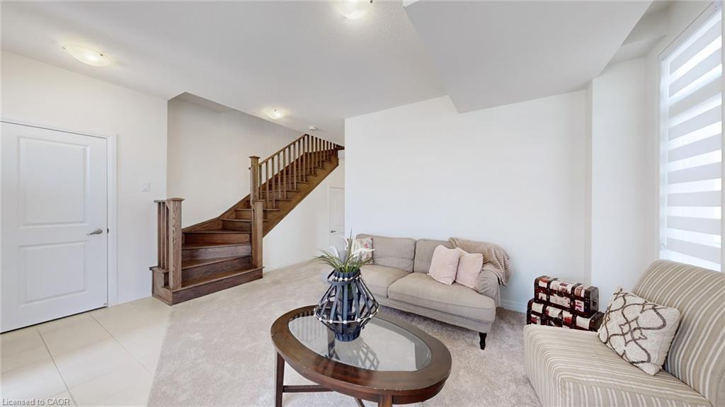 469 Provident Way, Mount Hope, ON - Indoor Photo Showing Living Room