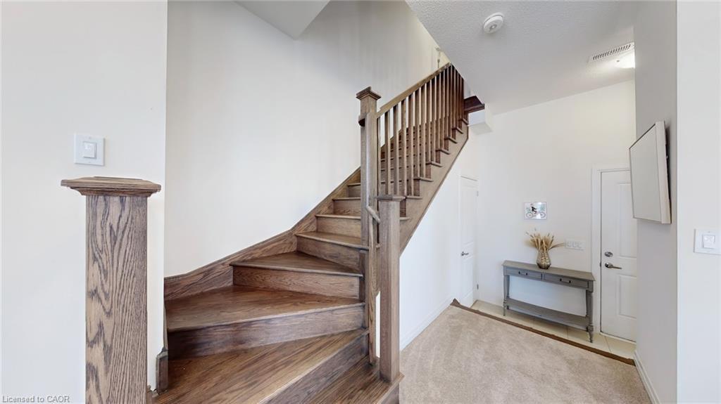 469 Provident Way, Mount Hope, ON - Indoor Photo Showing Other Room