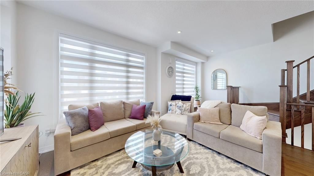 469 Provident Way, Mount Hope, ON - Indoor Photo Showing Living Room