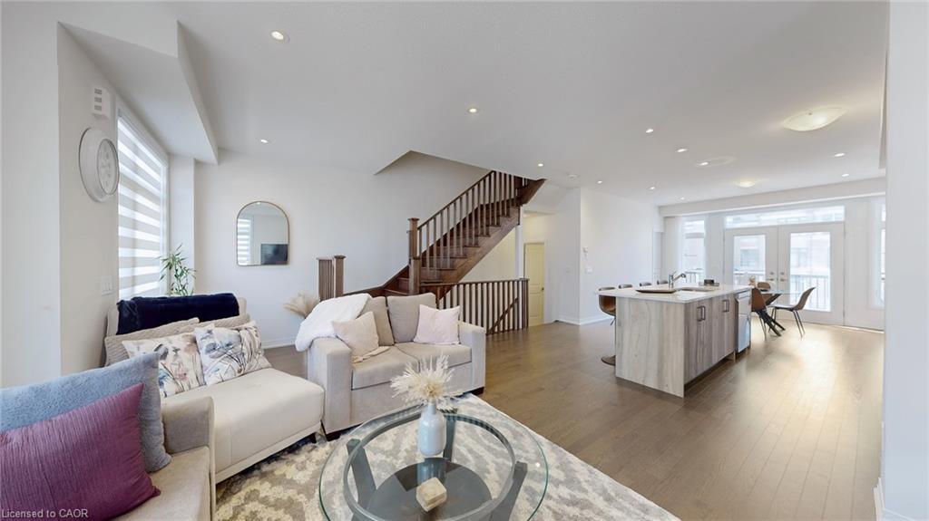 469 Provident Way, Mount Hope, ON - Indoor Photo Showing Living Room