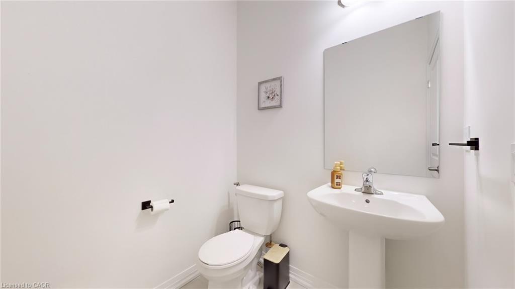 469 Provident Way, Mount Hope, ON - Indoor Photo Showing Bathroom