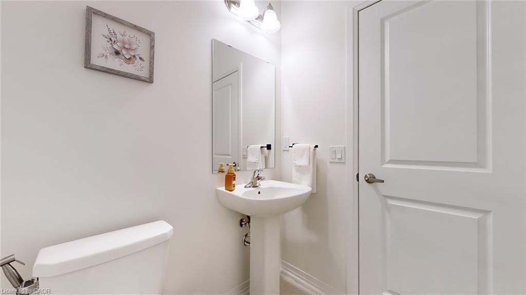 469 Provident Way, Mount Hope, ON - Indoor Photo Showing Bathroom
