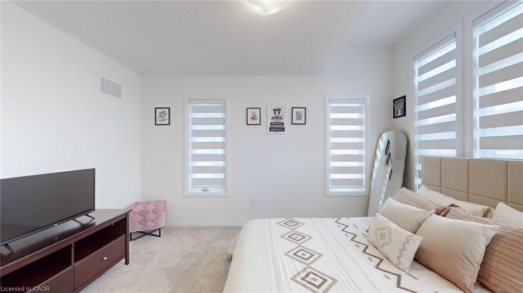 469 Provident Way, Mount Hope, ON - Indoor Photo Showing Bedroom
