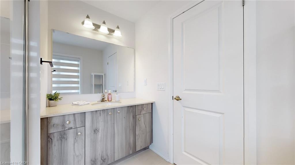 469 Provident Way, Mount Hope, ON - Indoor Photo Showing Bathroom