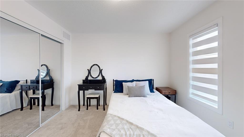 469 Provident Way, Mount Hope, ON - Indoor Photo Showing Bedroom
