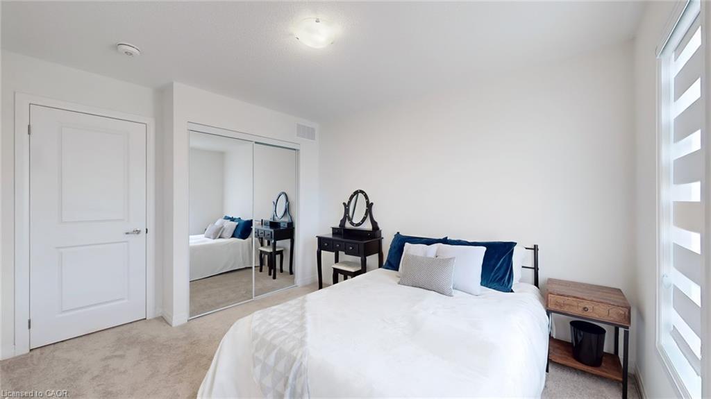 469 Provident Way, Mount Hope, ON - Indoor Photo Showing Bedroom