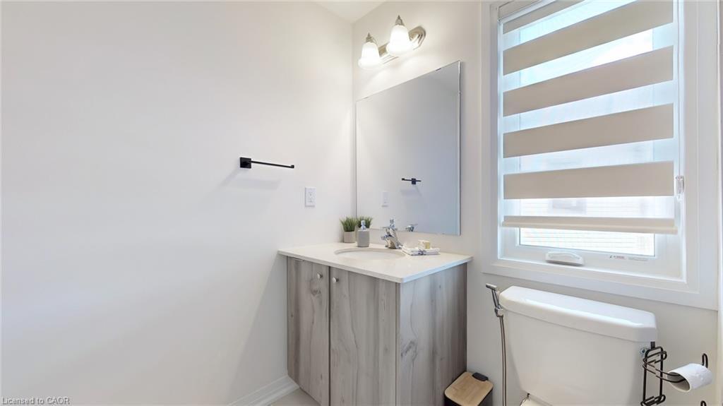 469 Provident Way, Mount Hope, ON - Indoor Photo Showing Bathroom