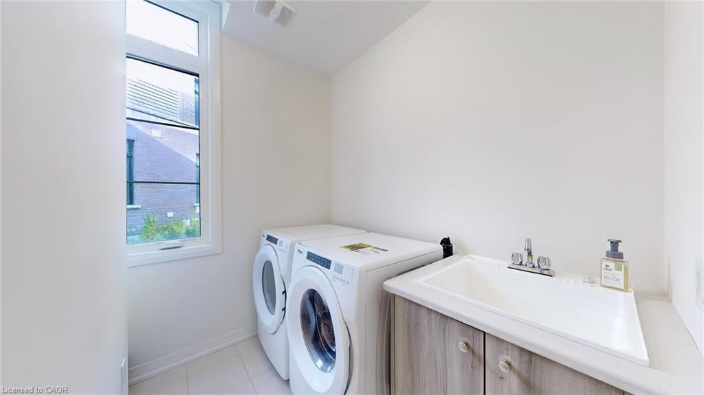 469 Provident Way, Mount Hope, ON - Indoor Photo Showing Laundry Room