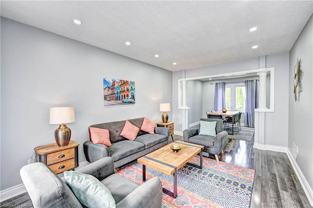 549 Burnett Avenue, Cambridge, ON - Indoor Photo Showing Living Room