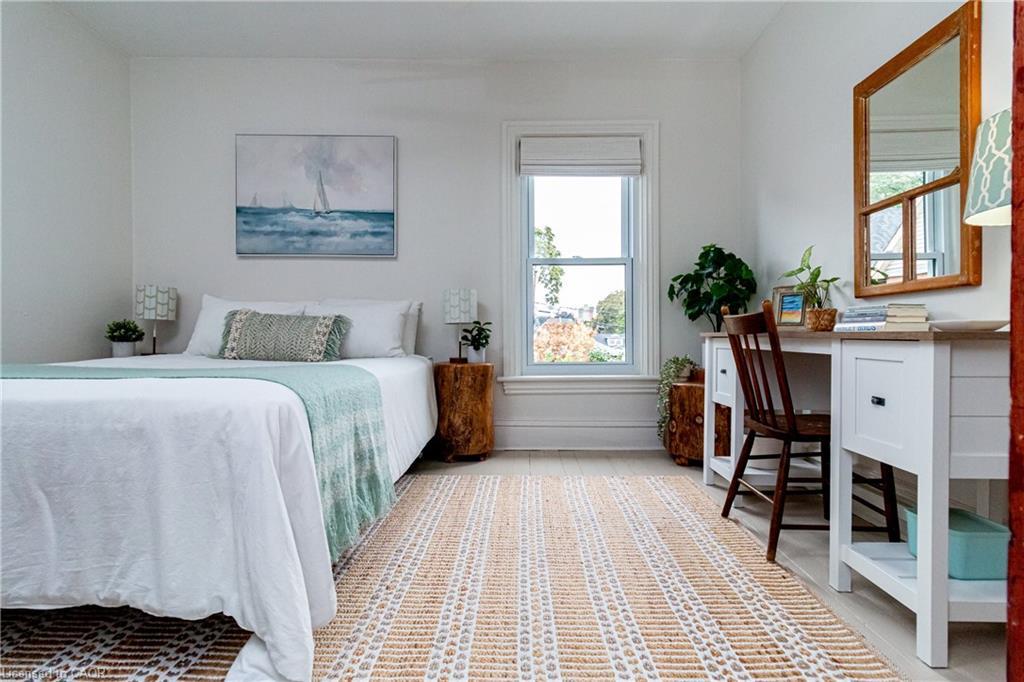 27 Steven Street, Hamilton, ON - Indoor Photo Showing Bedroom